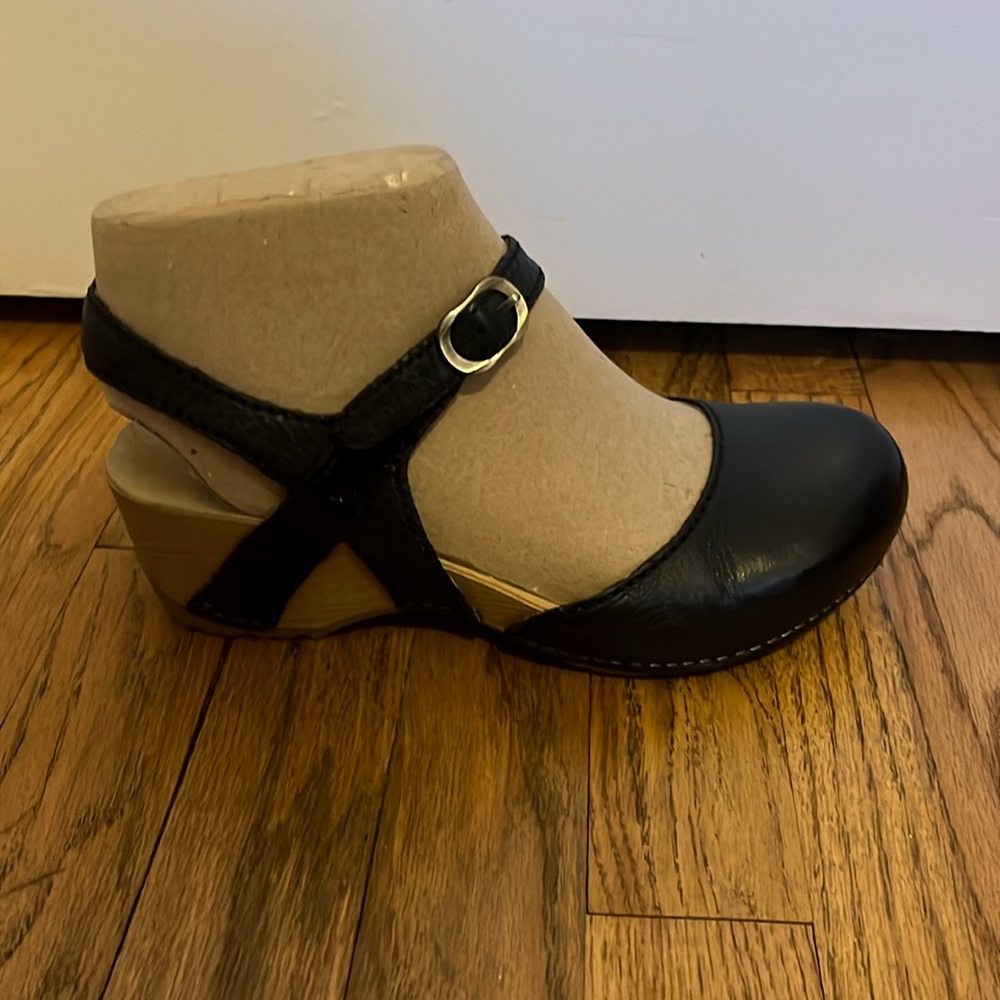 Dansko Size 39 Tiffani Mary Jane Shoes